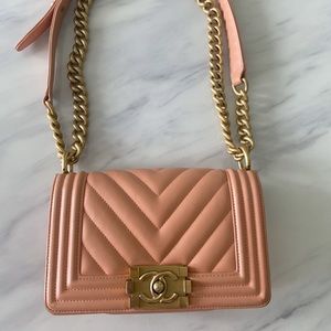 1 year old chanel boy bag in Pink